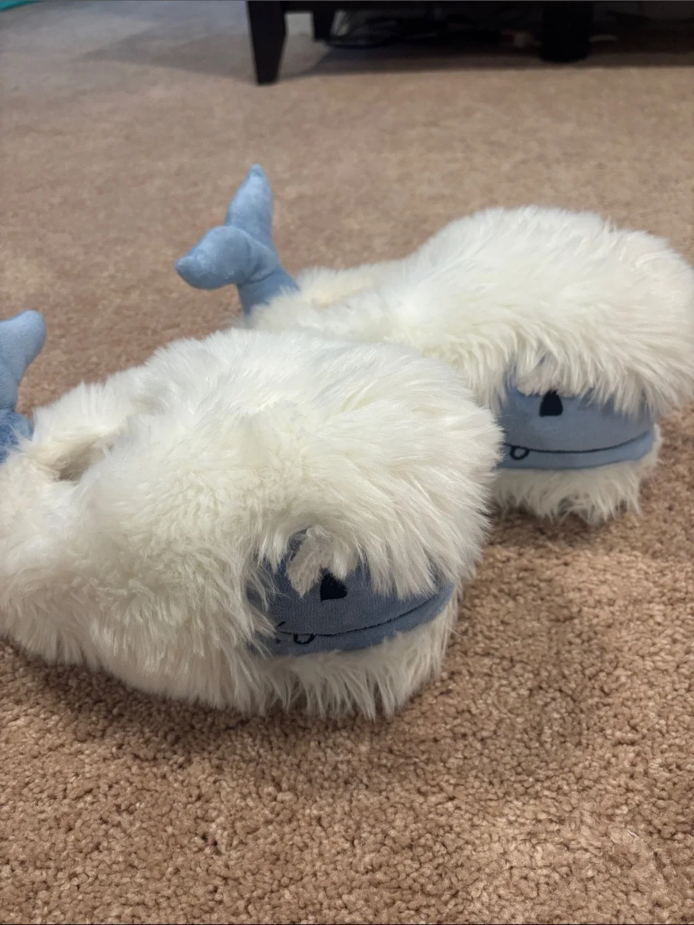 Vineyard Vines Kids Plush Yeti Slippers - White & Light Blue